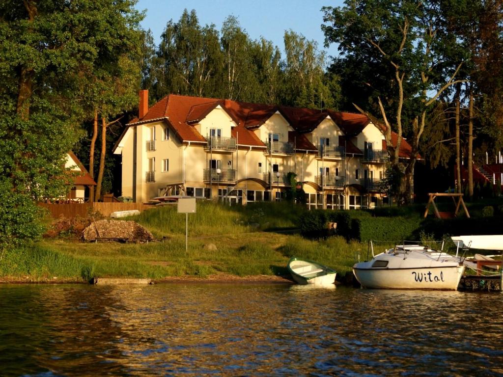 Biały Łabędź – Własne pomosty i kajaki