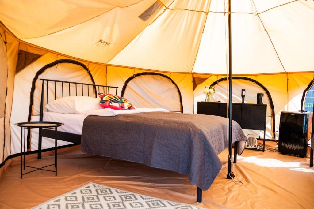 Dolina Królów Czersk glamping pole namiotowe