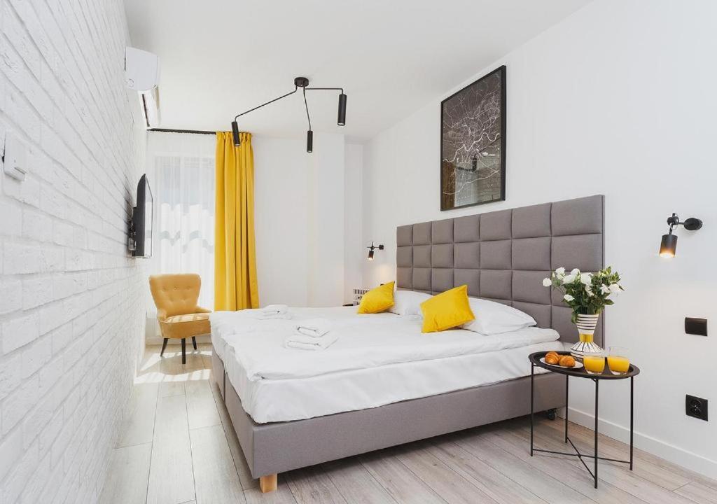 Golden Honey Apartments