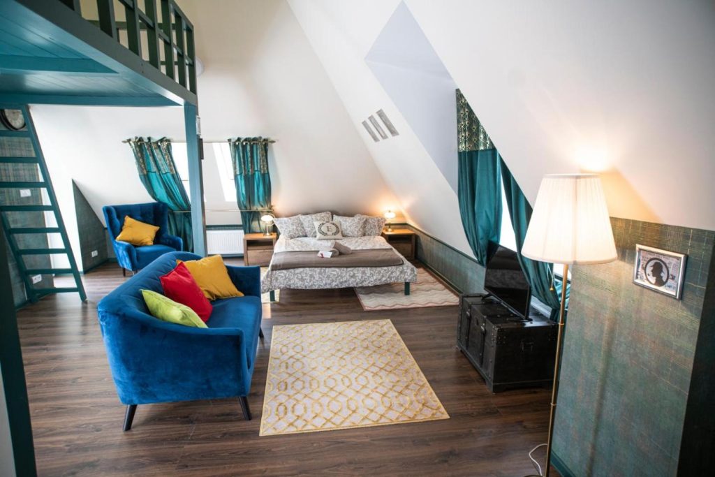 Hostel „Night o’clock” – prywatny parking