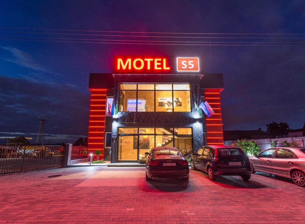 MOTEL S5 Hotel S5 BASEN JACUZZI MYJNIA