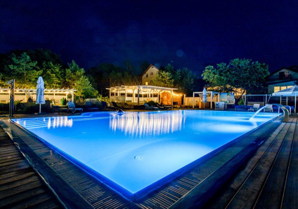 OŚRODEK KOLONIJNO WCZASOWY MEWA – przy plaży z basenem z podgrzewaną wodą i mini SPA