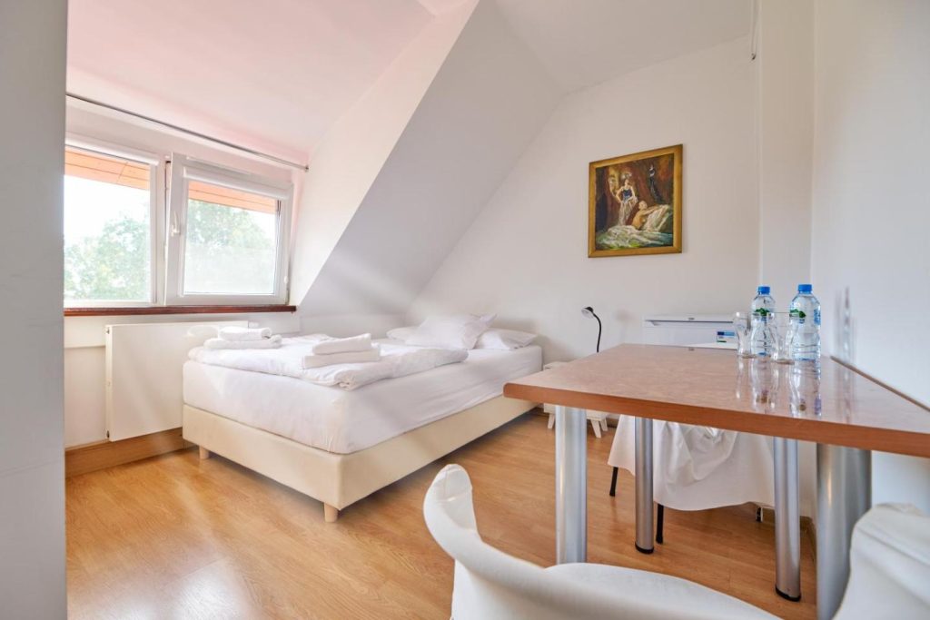 Park Inn Resort przy jeziorze – sauna i duży parking – pieski mile widziane