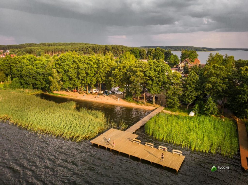 RiW Małe Swory – Domek pływający Houseboat i domki drewniane