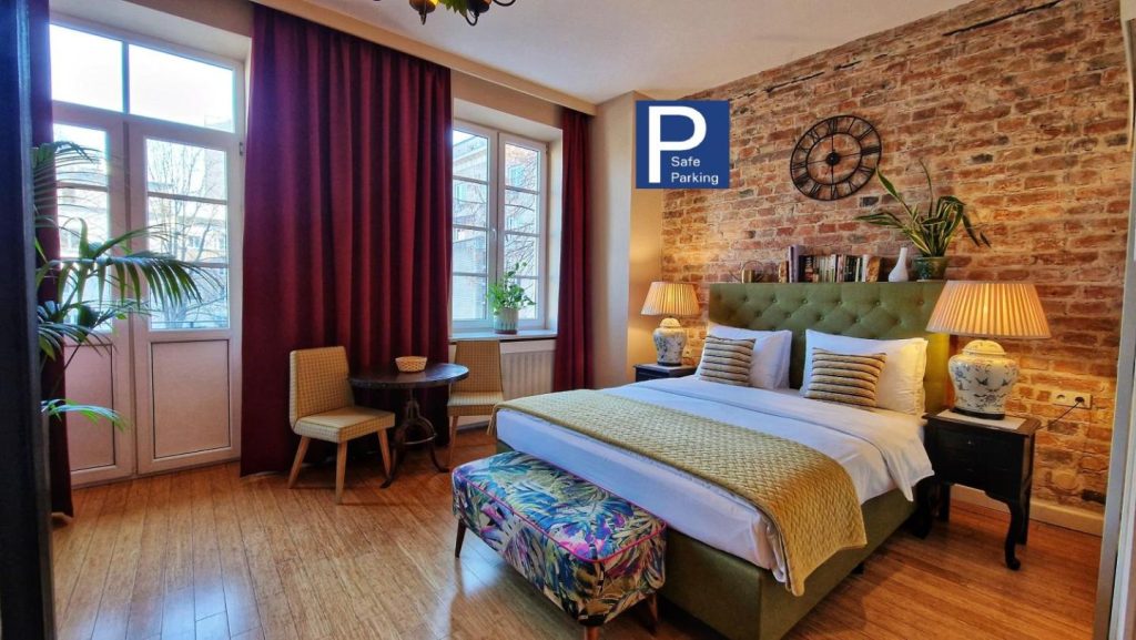 SLEEPWELL NOWY ŚWIAT – courtyard entrance Ordynacka 14St