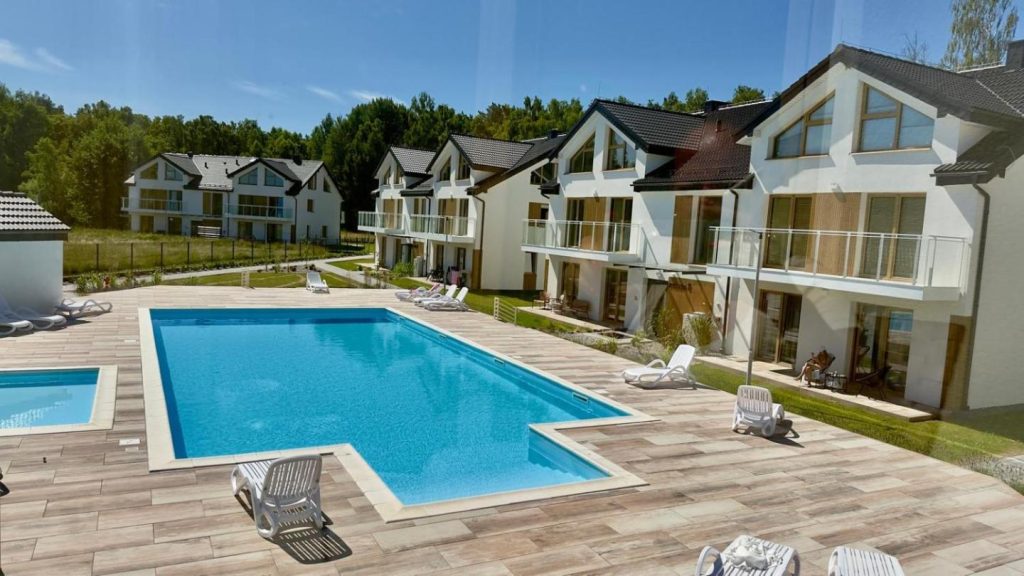 Apartament Bursztynowy z basenem – Łebska Osada