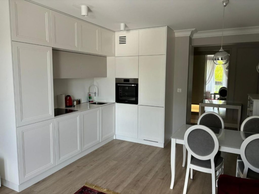 Apartament komfortowy z dwoma sypialniami i balkonem