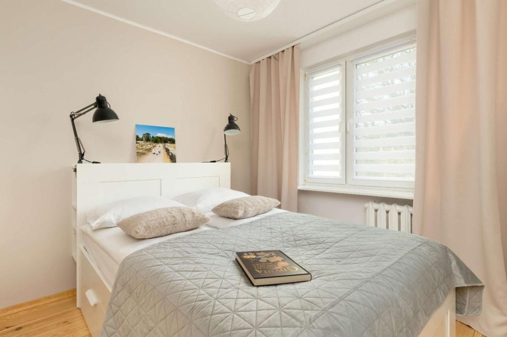 Apartament w Gdyni z Ogródkiem i 2 Sypialniami by Noclegi Renters