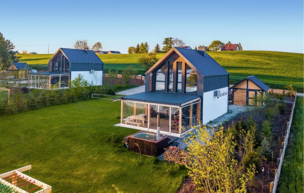 Beautiful Home In Ostrowite With Lake View