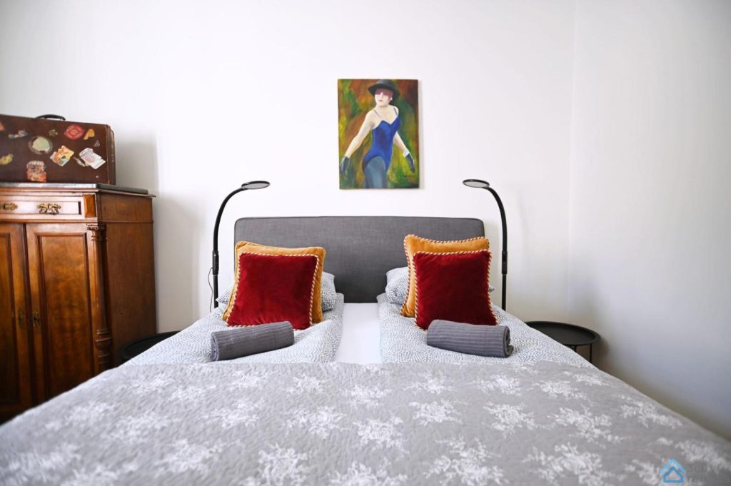 Beige and Red 3city Studio in Sopot by Noclegi Renters