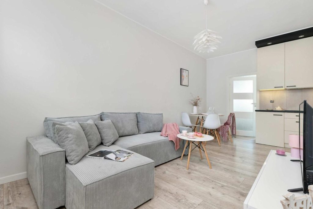 Bright Blue Apartment in Gdynia Close to the Park by Noclegi Renters