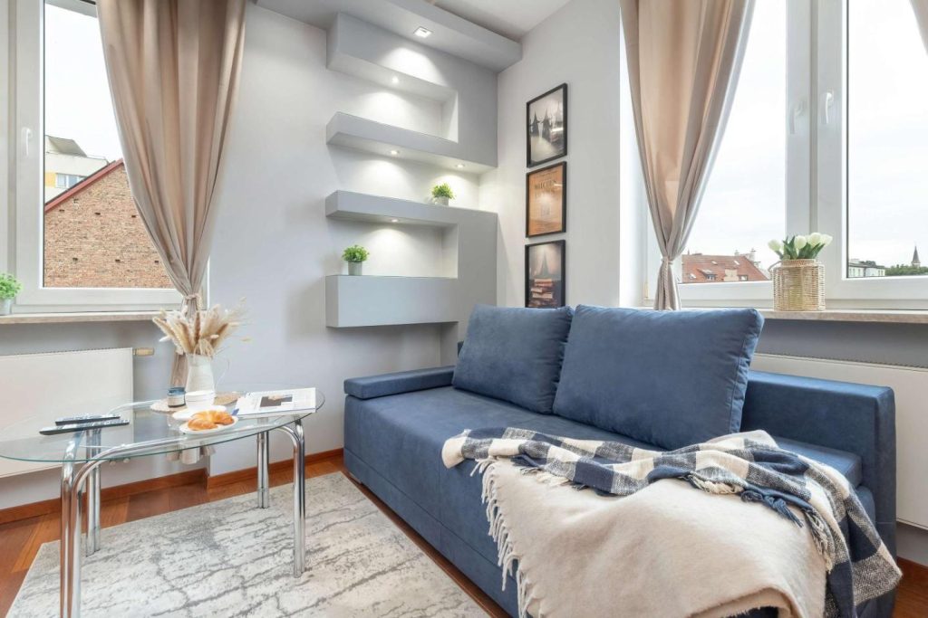 Bright Grey Apartment in Sopot Close to the Beach by Noclegi Renters