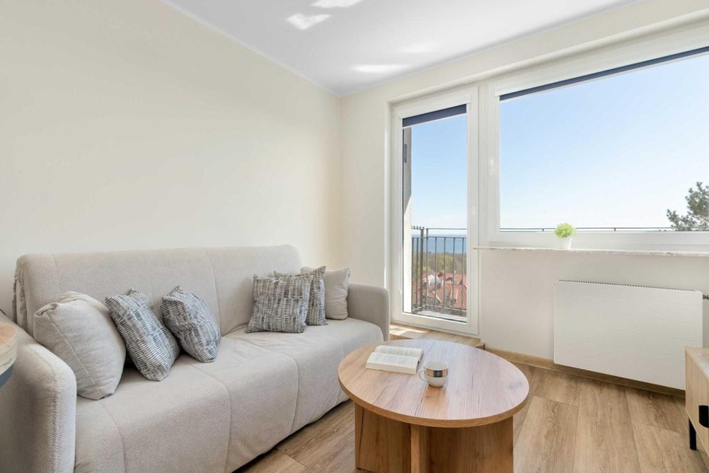 Bright & Modern Apartment with Balcony and Seaview by Noclegi Renters
