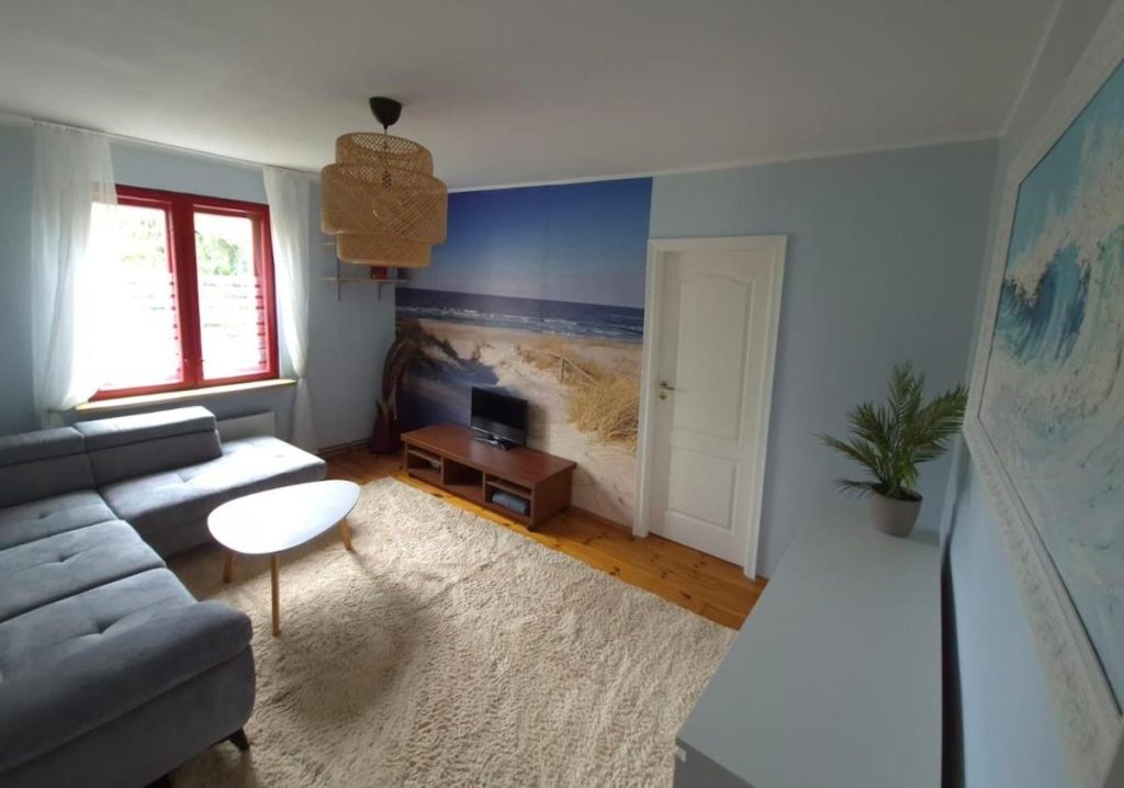 Cozy apartment in a tenement house near the beach