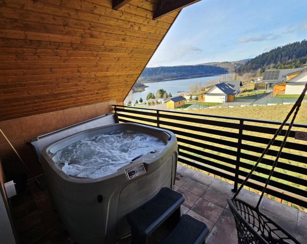 Dom Woda PRYWATNE JACUZZI ELEKTRYCZNE w cenie, Jezioro Solińskie, Dom Na Wzgórzu, rowery, sauna
