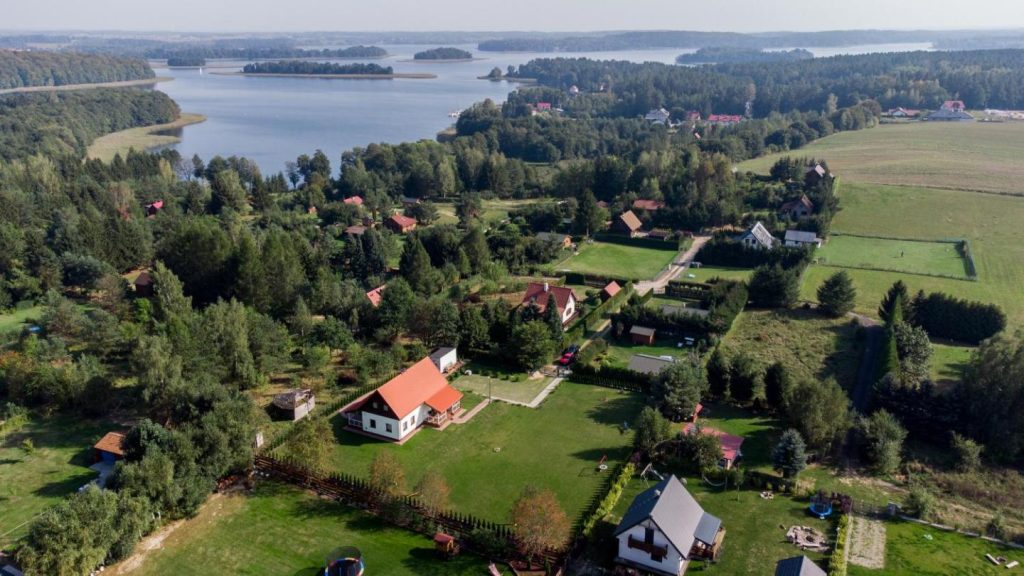 Domek Bajkowy Zakątek nad jeziorem Narie
