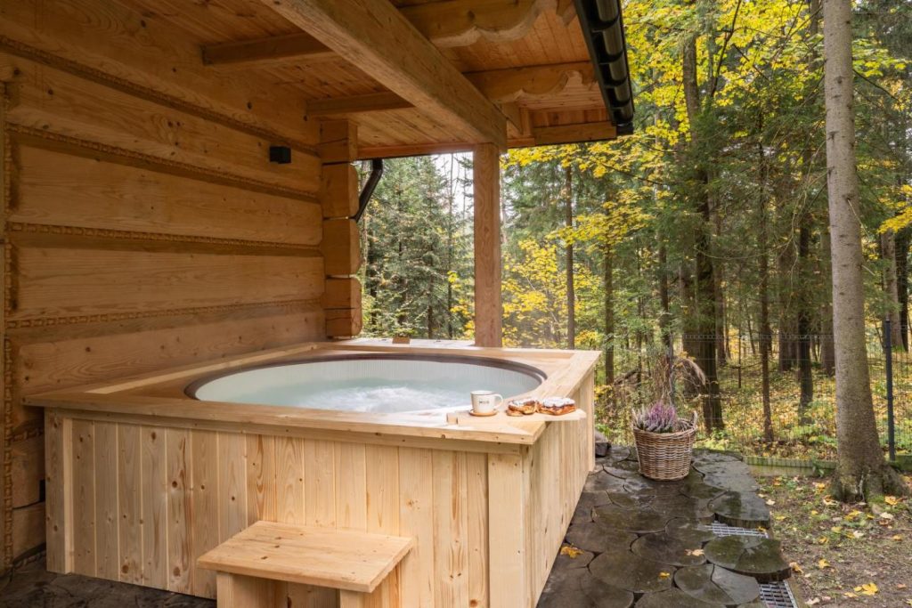Domek z prywatnym jacuzzi i ogrodem w lesie – Chata pod Nosalem Zakopane