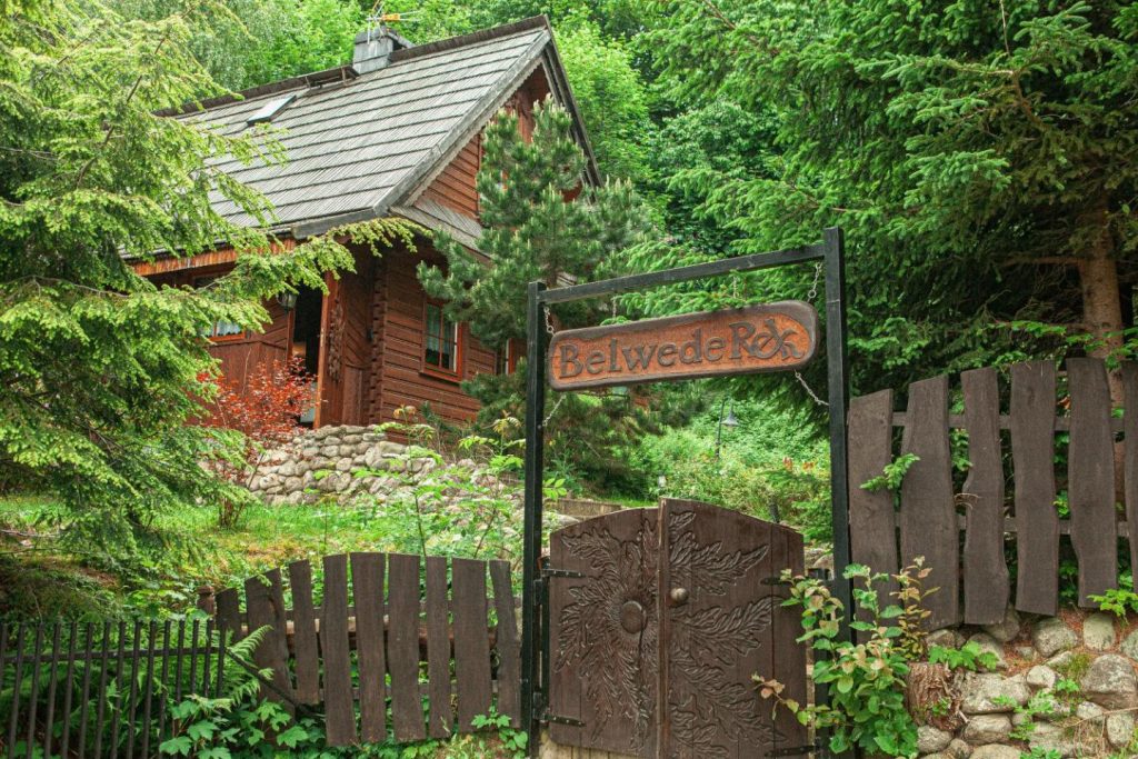 Drewniany domek z prywatną sauną Belwederek – ogrodzony, blisko szlaków