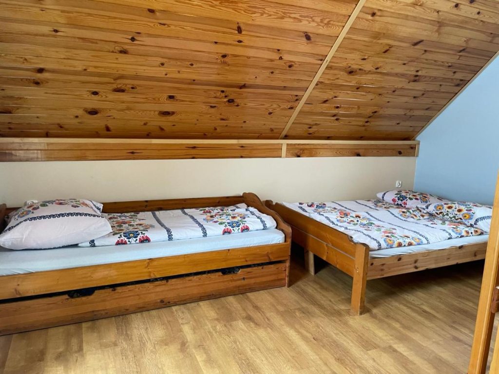 Dudkowe Domki w Beskidach- Relaks z Balią i Apiterapią