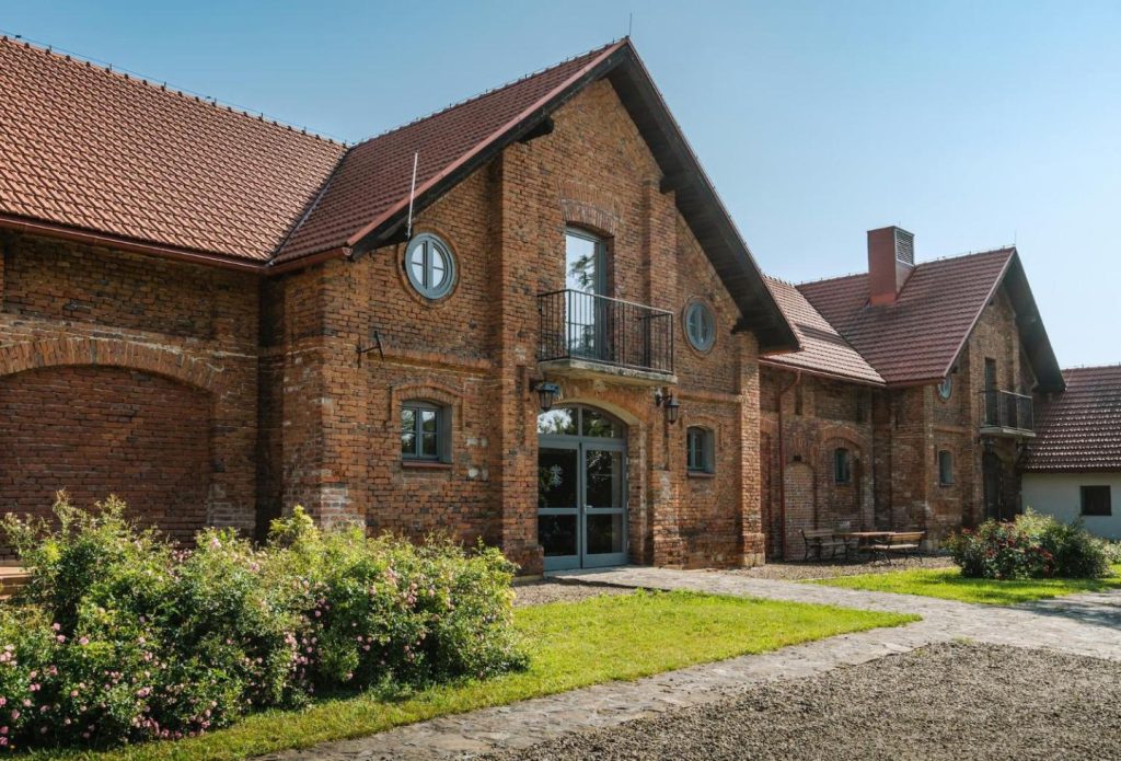 Dwór Kombornia – Folwark