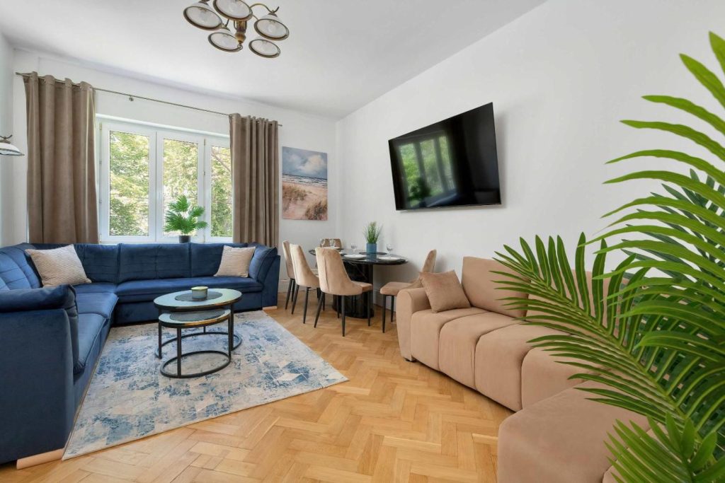 Family Apartment in Gdynia Near the Seaside Promenade by Noclegi Renters