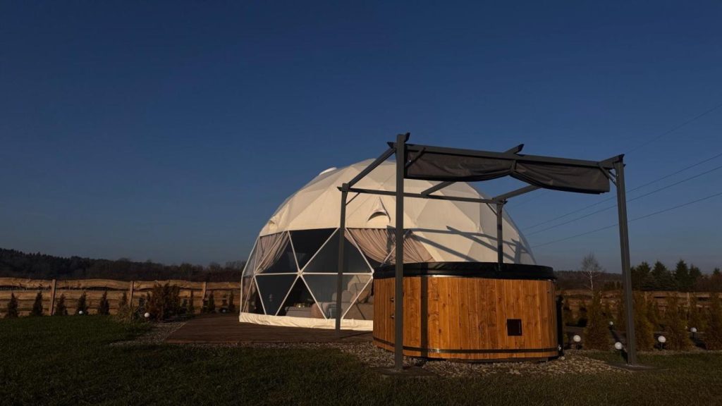 Glamping Bieszczady – Luksusowe Namioty Całoroczne z prywatnym jacuzzi