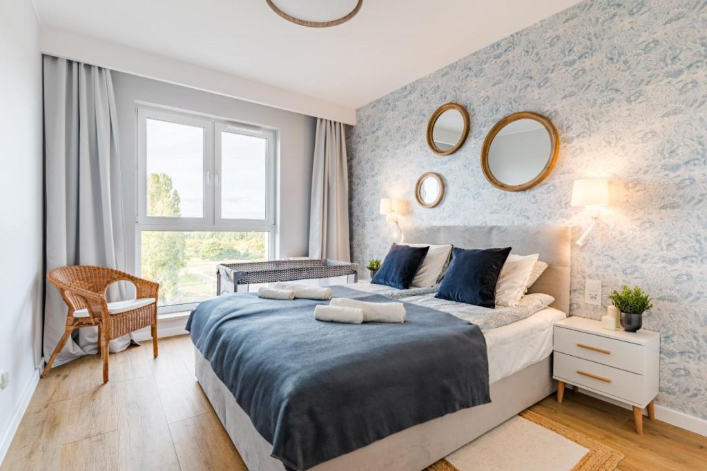 Golden Reagan by Aparo – Nowy Apartament, Winda, Łóżeczko Turystyczne, Plaża 500m, Balkon, 2 Sypialnie oraz Salon, Rowerownia, Biurko