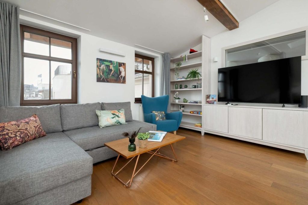 Modern Apartment with Air Conditioning and Terrace near Old Town in Cracow by Noclegi Renters