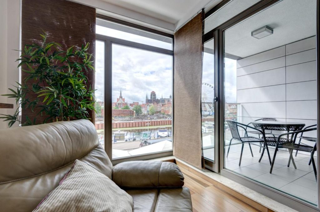 Modern Apartments in Gdańsk with Pool and Gym by Noclegi Renters