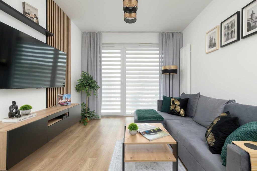 Modny Apartament z Parkingiem i Balkonem by Noclegi Renters