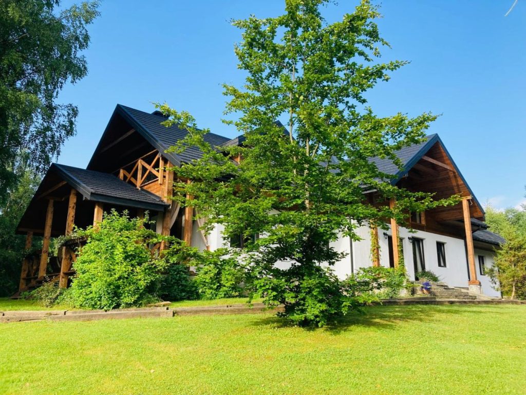 Modryna – Modrzewiowy Dom