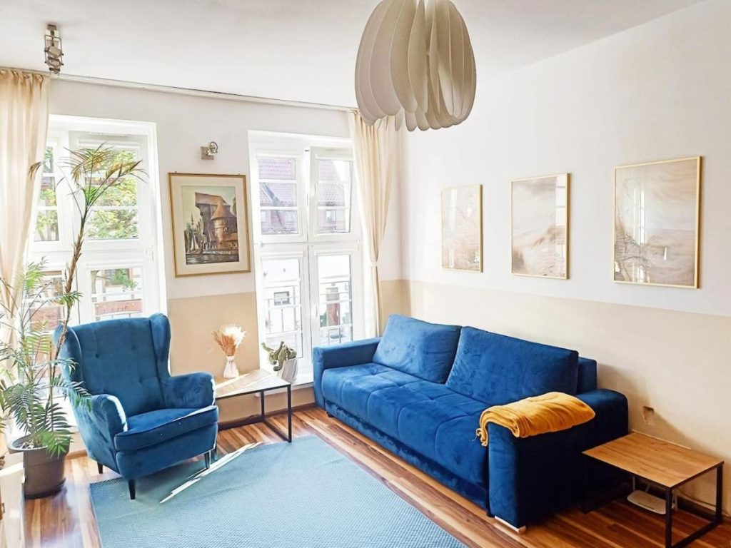 Old Town Crane Apartment