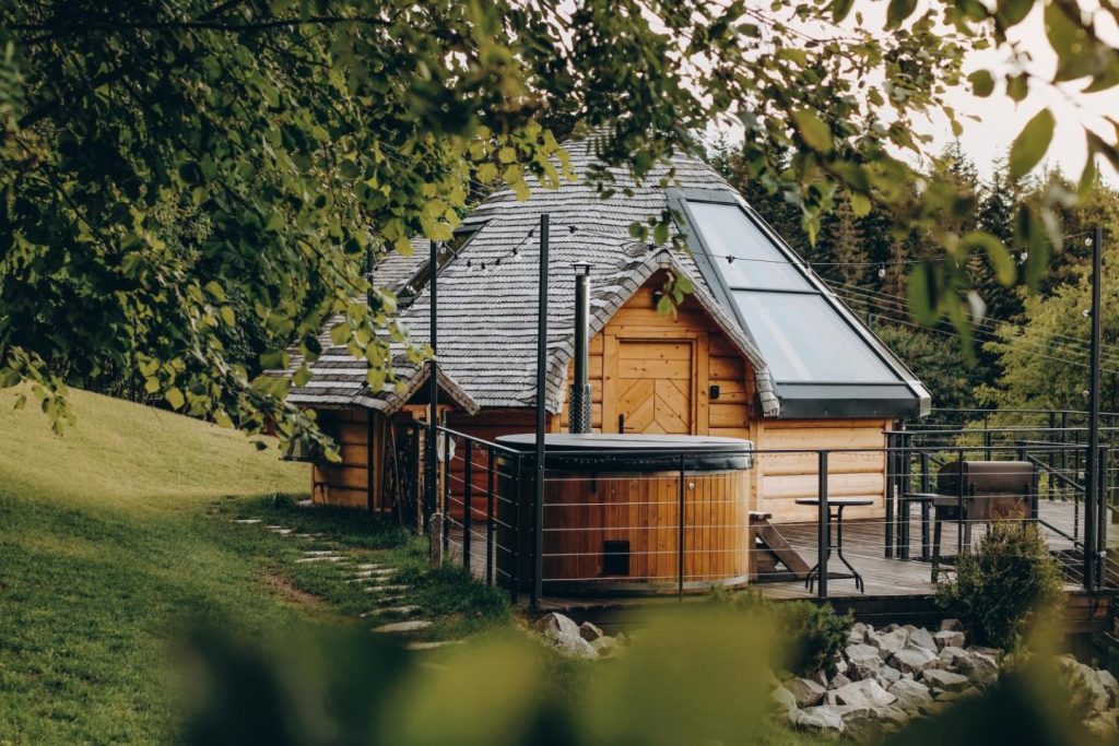 Osada Poli Koniaków – Panoramiczny Domek nr 1 z Prywatną Balią i Hydromasażem