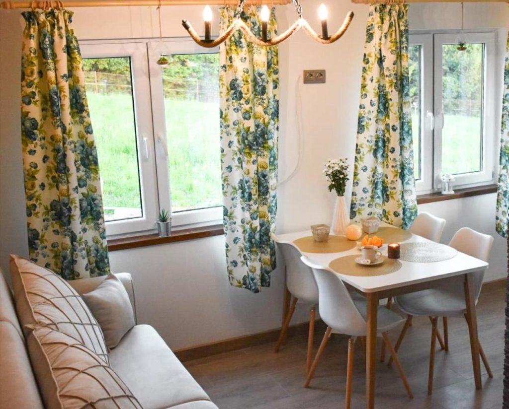 Osada Zawóz domki z balią jacuzzi i sauną nad Jeziorem Solińskim