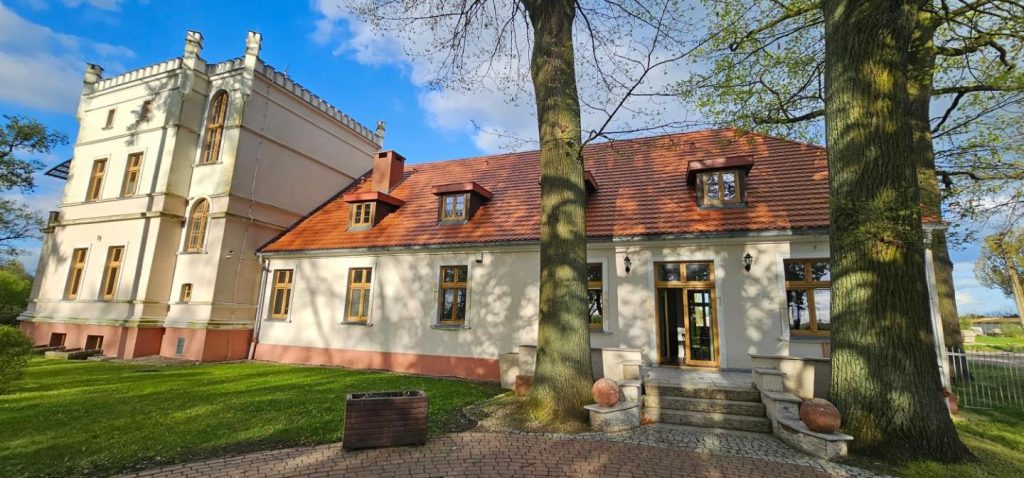 Pałac Ostoja – pokoje gościnne