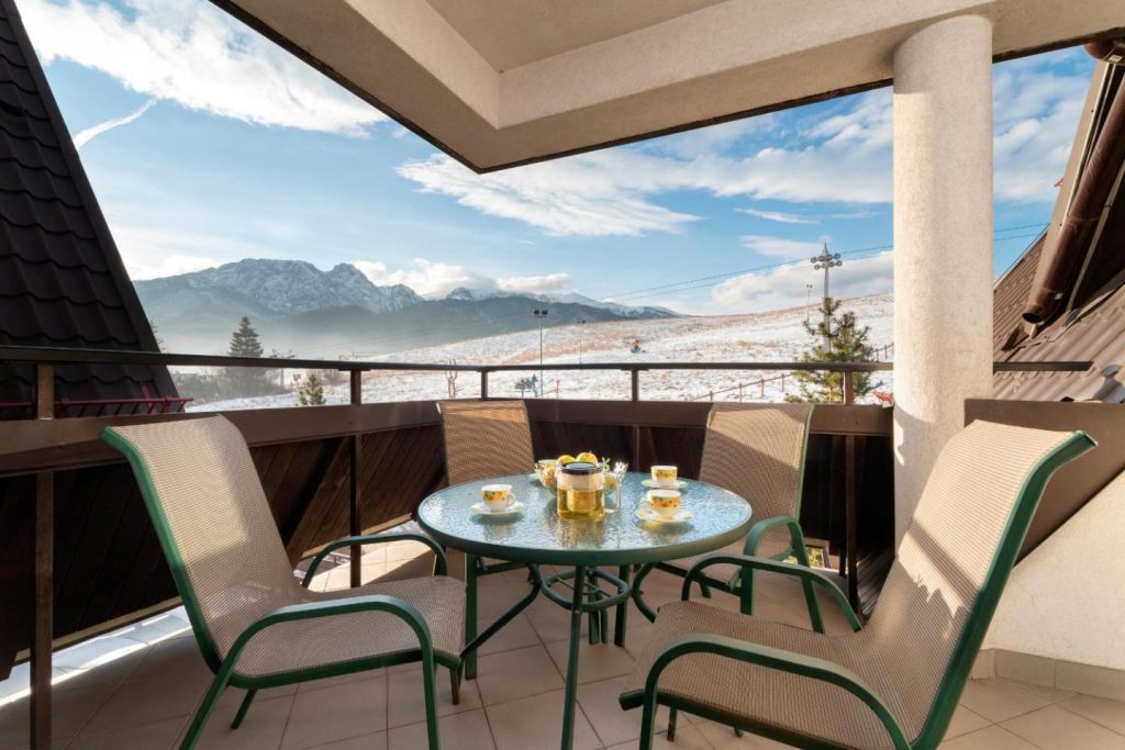 Polana Szymoszkowa Apartment with Mountain View by Noclegi Renters