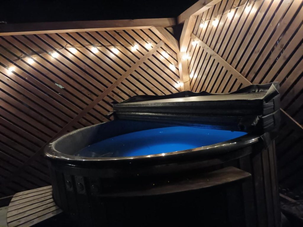 POLESKI DOMEK Z JACUZZI W Czarnym Lesie