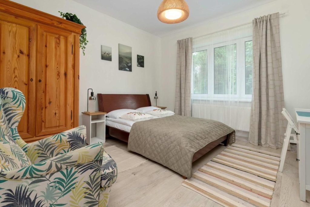 Przestronny Apartament dla 8 osób w Spokojnej Okolicy by Noclegi Renters