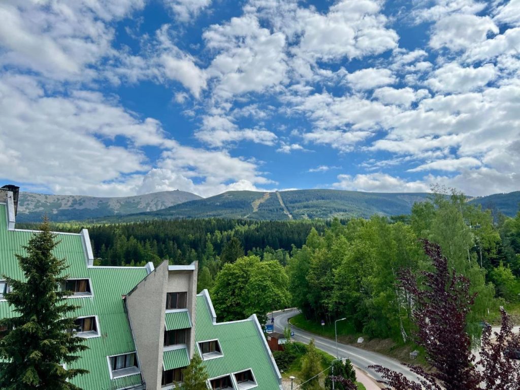 Przycup w Karkonoszach Apartamenty – „Za oknem Góry!” – Dwupoziomowy apartament Strażacka 2 Apartament z widokiem na góry z parkingiem Apartament przy Wyciągu oraz przy Szlakach Turystycznych