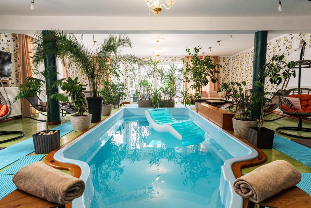 Rezydencja Florina – Dom z prywatnym basenem, jacuzzi i kortem tenisowym