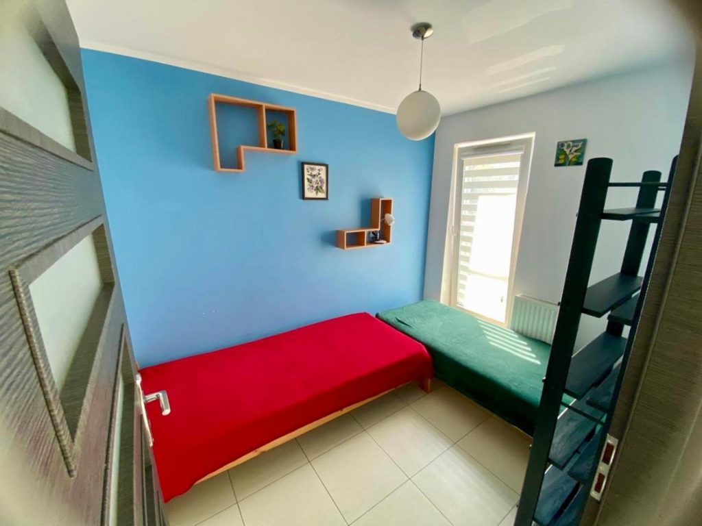 Rodzinny Apartament z parkingiem – 8 min spacerem do plaży