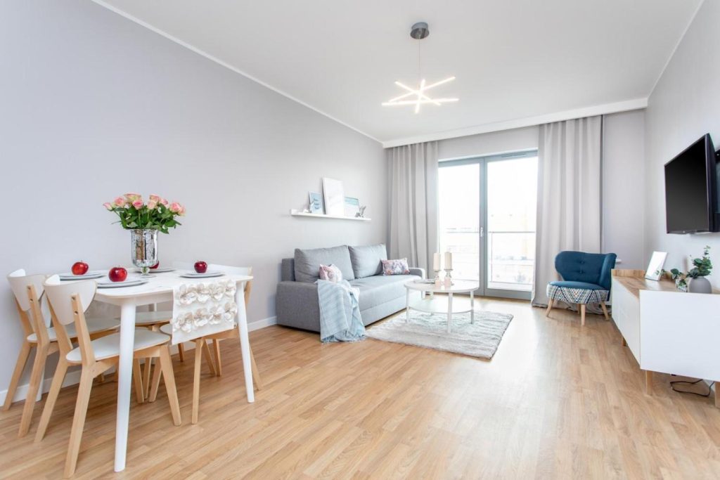 Seaside Beach przy plaży – Parking – Praia Apartments – Ergo Polsat Plus Arena