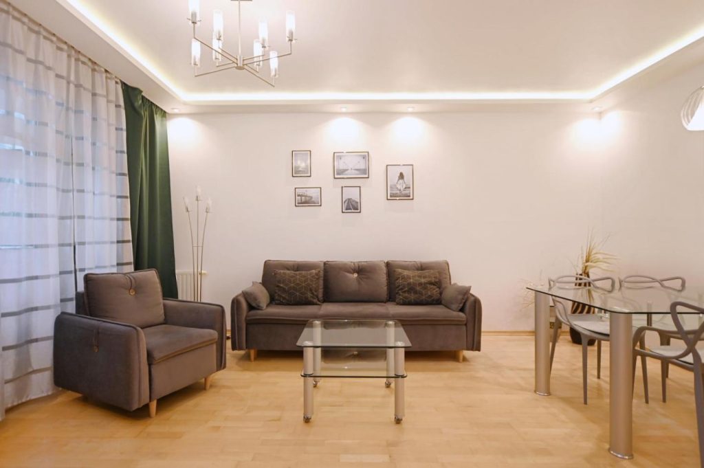 Victus Functional Apartment with Parking and Balcony by Noclegi Renters