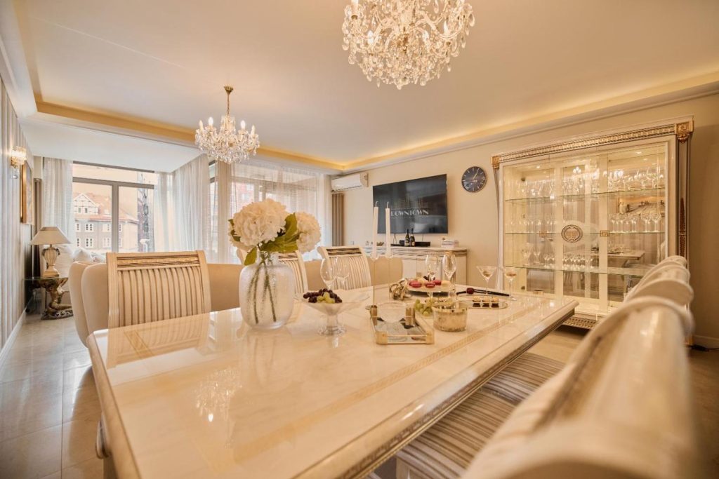 Waterlane Riverside – SPA, Pool, Gym & Parking by Downtown Apartments