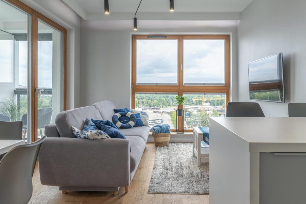 Waveside Apartment – With a Sea View