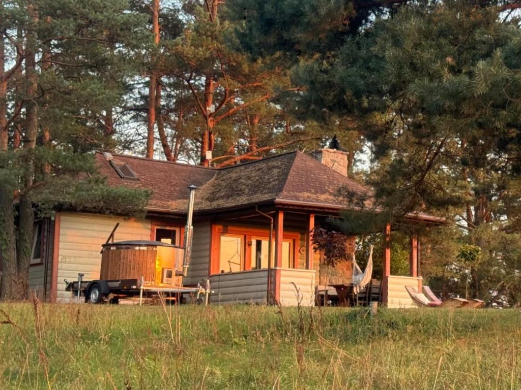 Wietrznie Wichrowe Wzgórze – domek z kominkiem na Podlasiu