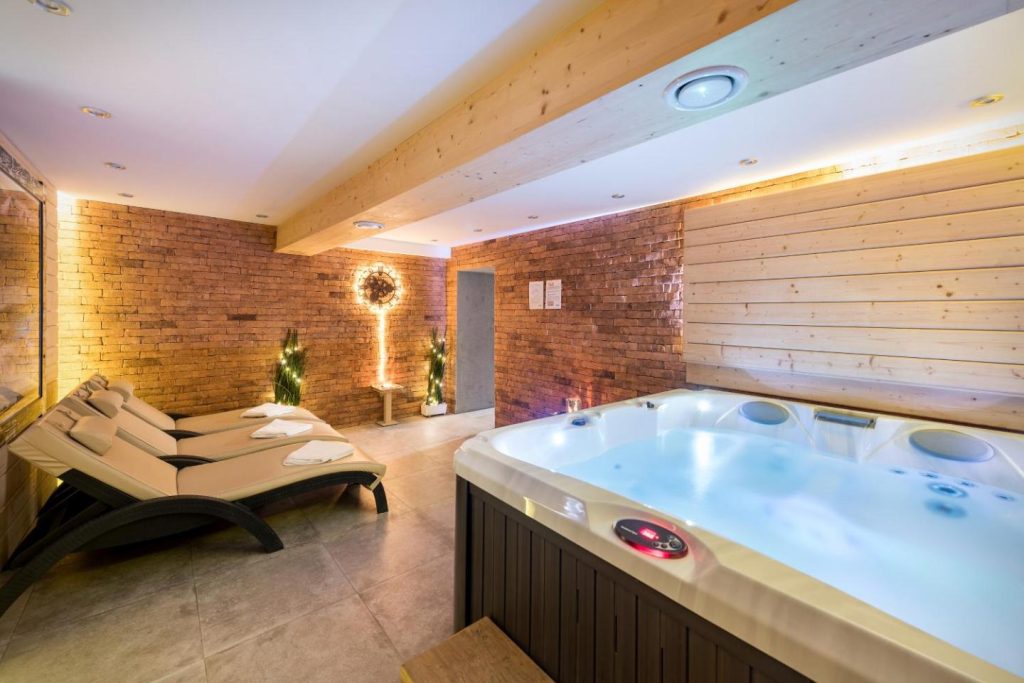 WILLA JAROSTA & SPA, reception, free parking