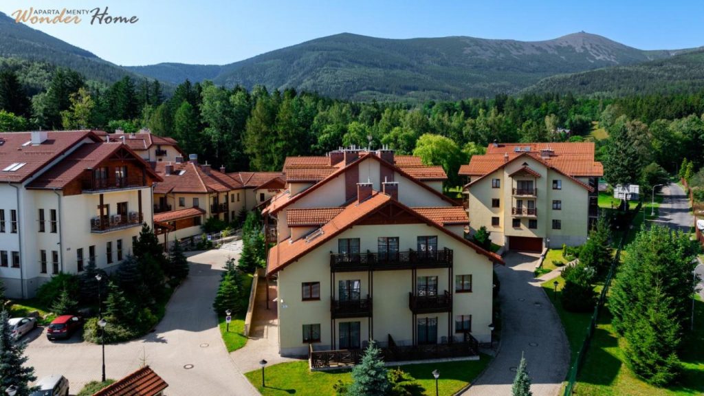 Wonder Home – Apartament Cud Malina z kominkiem, klimatyzacją i widokiem na Karkonosze, blisko centrum, stoku, restauracji, aquaparku