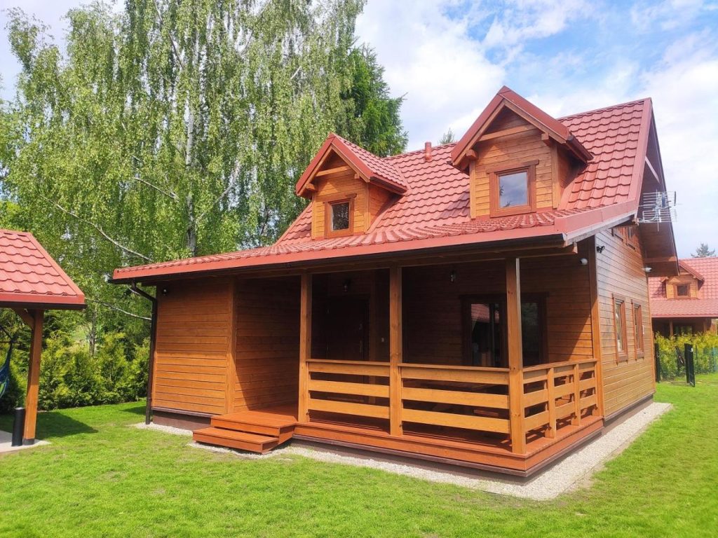 Zielona Martanka – Mazury całoroczny dom do wynajęcia nad jeziorem – pomost – łódka – rower wodny